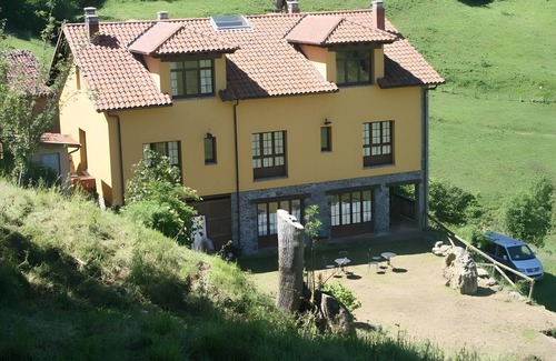 Gamonedo Apartment | Room 'El Cerezo' with Shared Pool, Shared Garden and Wi-Fi