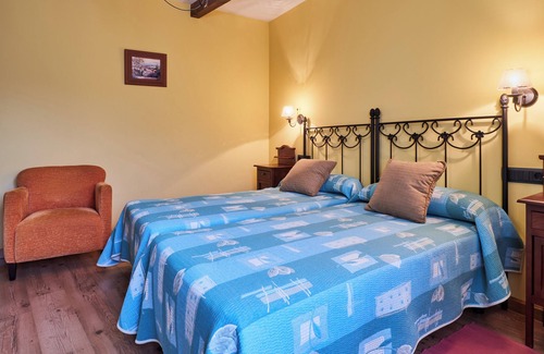 Santa Cruz de Montes House | Room 'El Corón' with Mountain View, Shared Garden and Wi-Fi