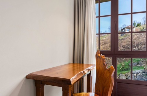 Gamonedo Apartment | Room 'El Nogal' with Shared Pool, Shared Garden and Wi-Fi