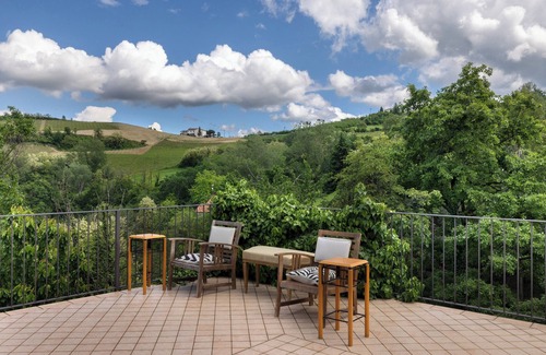 Mango Apartment | Room 'Favorita Suite' with Shared Terrace, Shared Garden and Wi-Fi