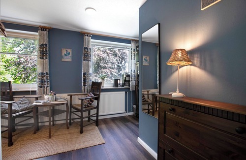 Olderup Apartment | Room 'Ferienappartement Lillesoster' with Shared Terrace, Shared Garden and Wi-Fi