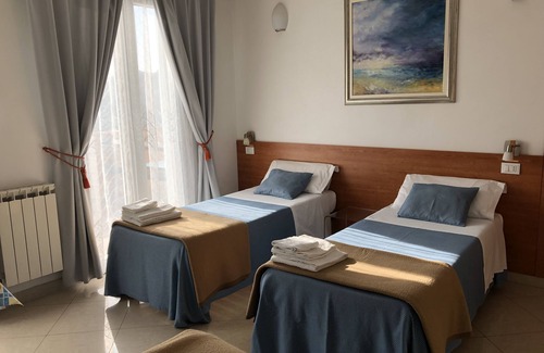 Dese House | Room for 2-3 pers. with private bathroom.