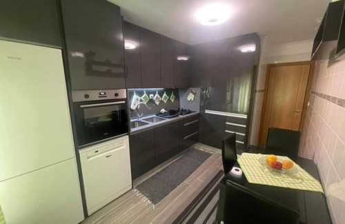 Palhais Apartment | Room for 2 people with WC Living Room and Kitchen