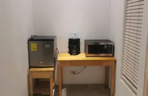 Dixon Cove Apartment | Room for 4 people with private beach access in Villas Las Palmas