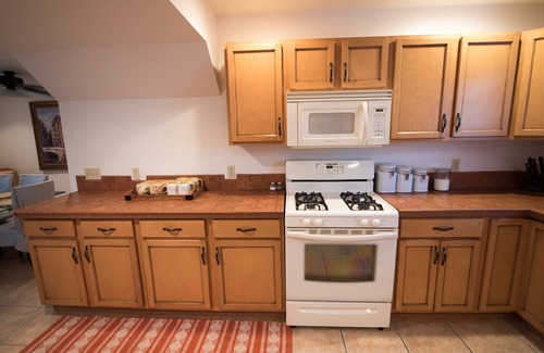 Broadmoor House | Room for everyone in Uptown
