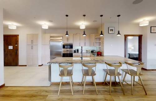 Snowshoe Condo | Room for Everyone in Spacious 6BR Soaring Eagle! by RedAwning