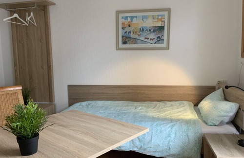 Weiterstadt Bed & Breakfast | Room for fitters with shared bathroom and balcony