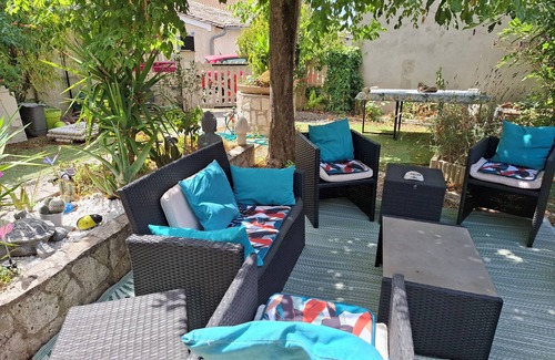 Coutras House | Room for rent by the night with breakfast included near Saint-Emilion