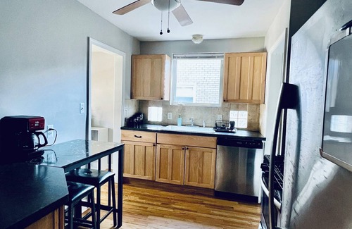 Grosse Pointe Woods House | Room for rent. Cozy upstairs bedroom + private bathroom in quiet neighborhood.n