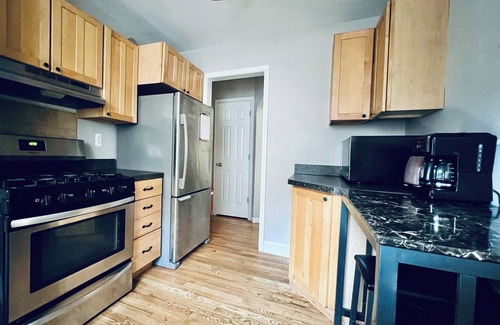 Grosse Pointe Woods House | Room for rent. Cozy upstairs bedroom + private bathroom in quiet neighborhood.n