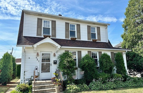 Latrobe House | Room for rent in Charming house with WiFi, fitness room in peaceful Latrobe