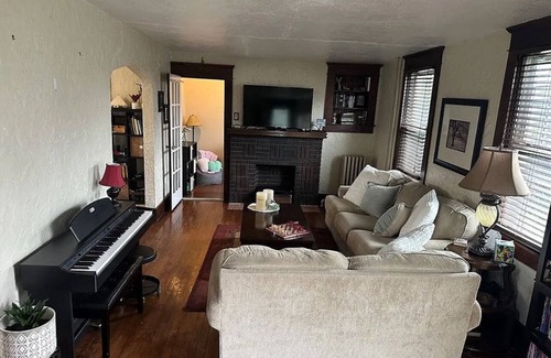 Latrobe House | Room for rent in Charming house with WiFi, fitness room in peaceful Latrobe