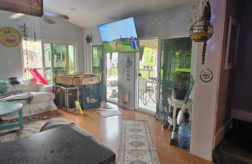 Lindenwood Park Bed & Breakfast | Room for rent in my farmhouse, with a saltwater pool and fresh eggs!