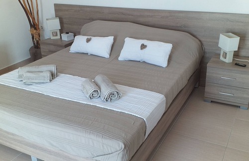 Kos Town Bed & Breakfast | Room for rent overlooking the pool with sea views, with sea view.