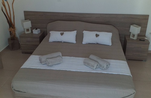 Kos Town Bed & Breakfast | Room for rent overlooking the pool with sea views, with sea view.