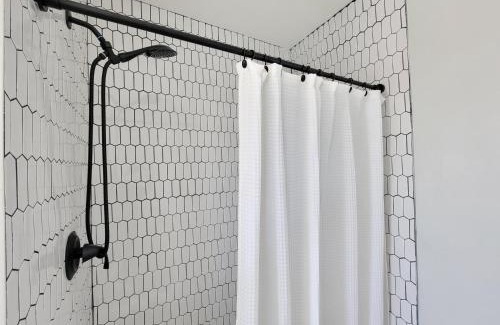 Hartford House | Room for rent with own bathroom