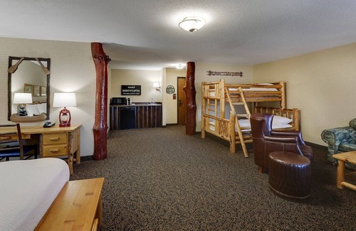 Moline Hotel | Room for the Crew, Expanded King Bunk Bed, Stoney Creek Quad Cities