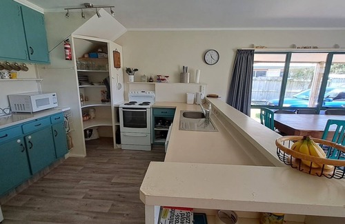 Bowentown Cottage | Room for The Family - Bowentown Bach