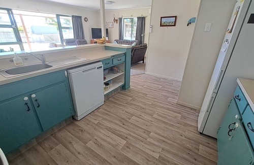 Bowentown Cottage | Room for The Family - Bowentown Bach