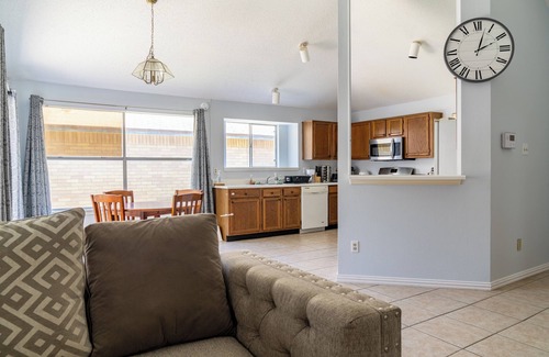 Round Rock House | Room for the Whole Crew! Complimentary Drinks, shampoos, extra airbeds, Pet frie