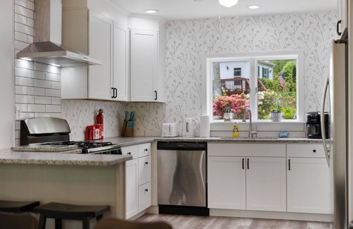 Colchester House | Room for the whole family 1/2 hour to Mohegan and Mystic Seaport