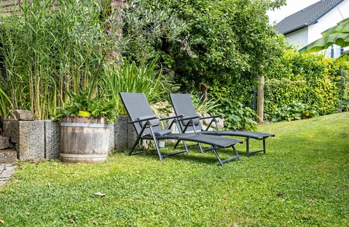 Ihringen Apartment | Room 'Gästezimmer' with Shared Terrace, Shared Garden and Wi-Fi