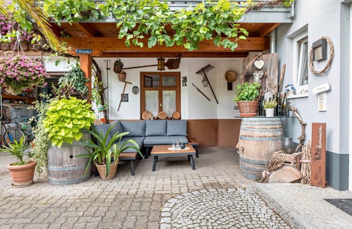 Ihringen Apartment | Room 'Gästezimmer' with Shared Terrace, Shared Garden and Wi-Fi