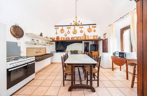 Puigpunyent Apartment | Room 'Habitación 2' with Mountain View, Shared Pool and Wi-Fi
