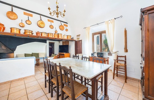 Puigpunyent Apartment | Room 'Habitación 2' with Mountain View, Shared Pool and Wi-Fi