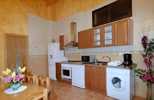 Maluenda House | Room 'Habitación Doble' with Wi-Fi and Air Conditioning