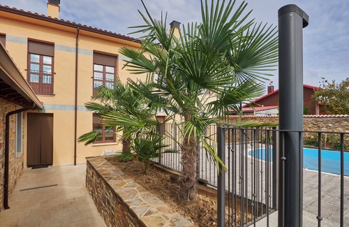 Ferreras de Abajo Apartment | Room 'Habitacion Familiar' with Shared Pool, Shared Terrace and Wi-Fi