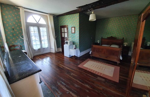 Saint-Pe-de-Bigorre Bed & Breakfast | Room in a 17th-century manor house