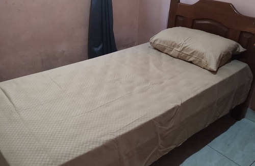 Santarem House | Room in a family home near the waterfront