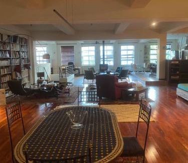 La Petite-Patrie House | Room in a Luxury Loft near Jean-Talon Market