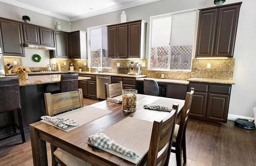 Roseville House | Room in Beautiful Roseville Gated Community