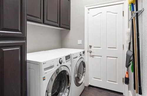 Roseville House | Room in Beautiful Roseville Gated Community