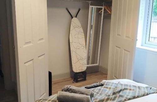 Cromarty Firth House | Room in bungalow