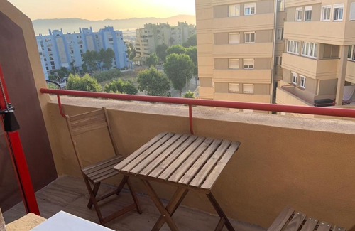 La Linea de la Concepcion House | Room in a shared apartment touching the border :)