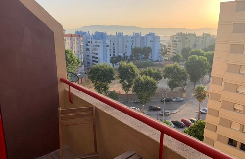 La Linea de la Concepcion House | Room in a shared apartment touching the border :)