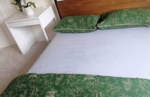 Gatley House | Room in Gatley