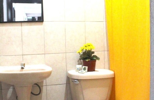 Santa Maria House | Room in Guest Room - Standard Queen Room two Beds n01