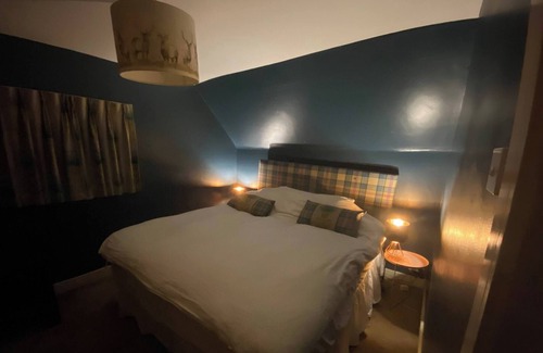 Blackmore End House | Room in Guest Room - Calm For 3, Handy for Airport, Train Free Parking