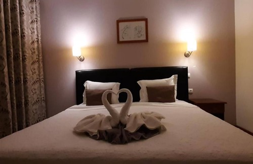 Maio House | Room in Guest Room - Deluxe Double Room With Balcony in Vila do Maio