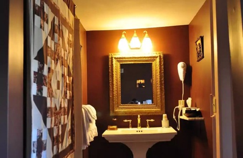 Chester Bed & Breakfast | Room in Historic Inn! 20 Minutes to Okemo!