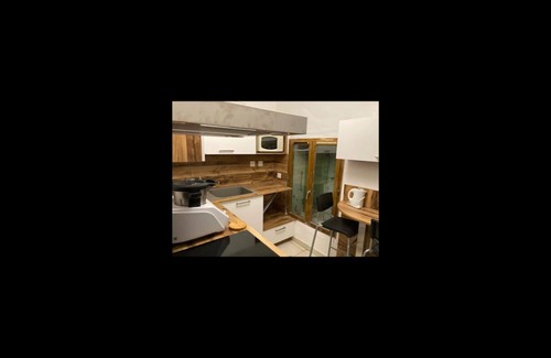 Chateauneuf-du-Rhone Bed & Breakfast | Room in house drome + viarhona + freeway + jacuzzi (extra charge)
