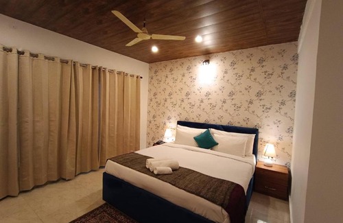 Landour House | Room in Holiday house - Oakwood 303 - Elegant Private Room With Balcony at Landour, Mussoorie