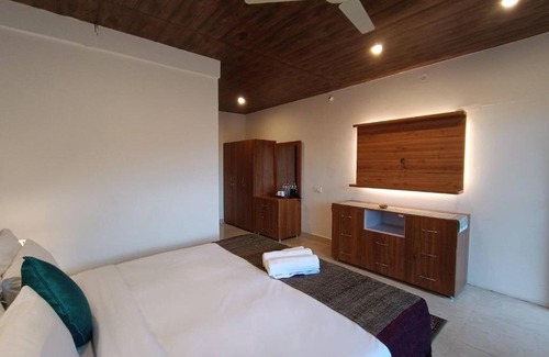 Landour House | Room in Holiday house - Oakwood 303 - Elegant Private Room With Balcony at Landour, Mussoorie