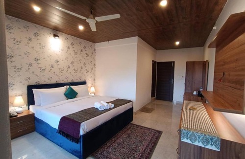 Landour House | Room in Holiday house - Oakwood 303 - Elegant Private Room With Balcony at Landour, Mussoorie