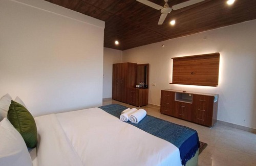 Landour House | Room in Holiday house - Oakwood 303 - Elegant Private Room With Balcony at Landour, Mussoorie