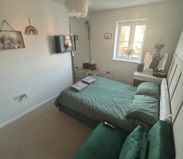 Whitfield House | Room in house close to Dover port